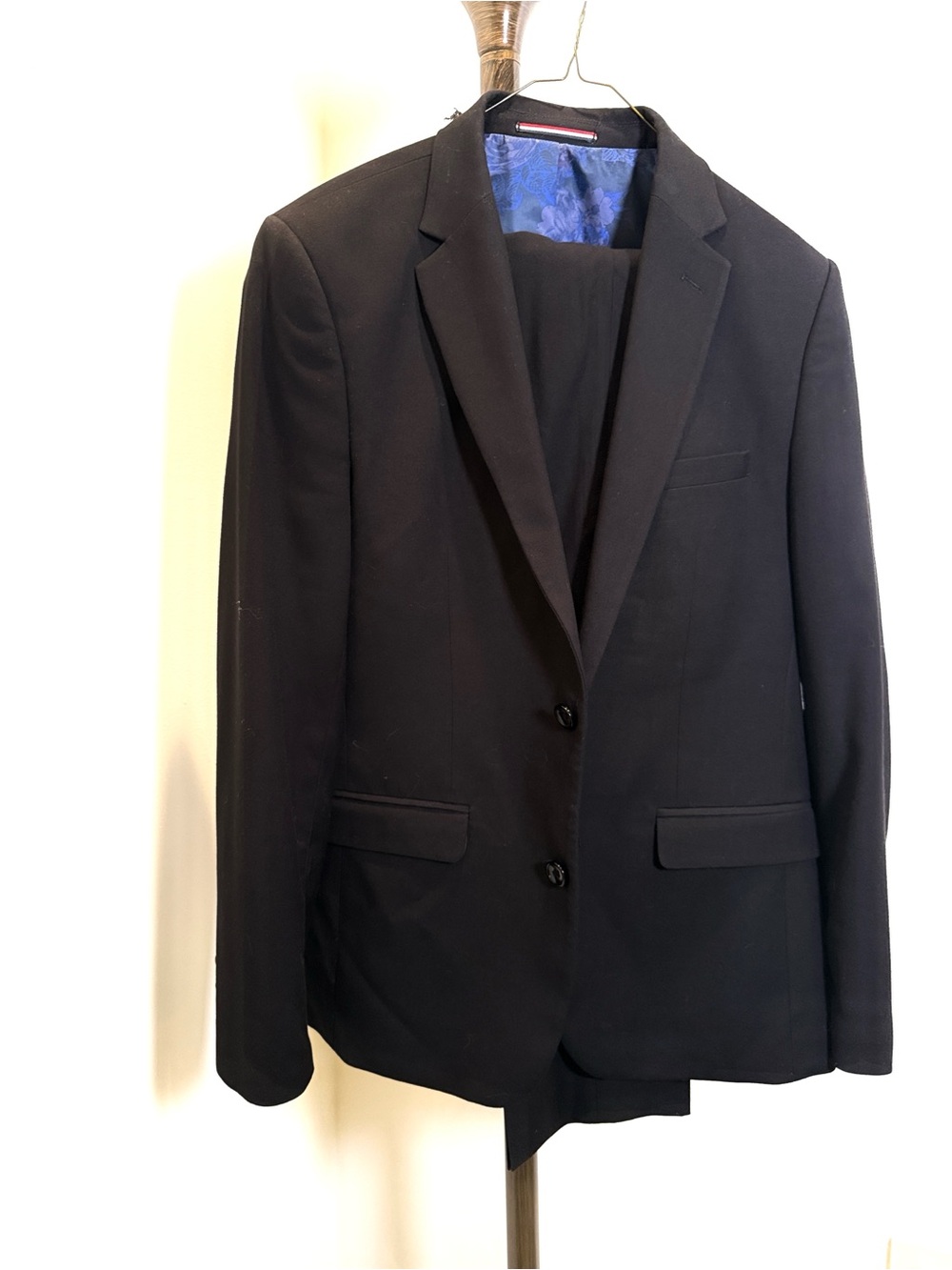 Soul of London Men's Classic Black Suit: 40R Blazer and slacks 33R pants